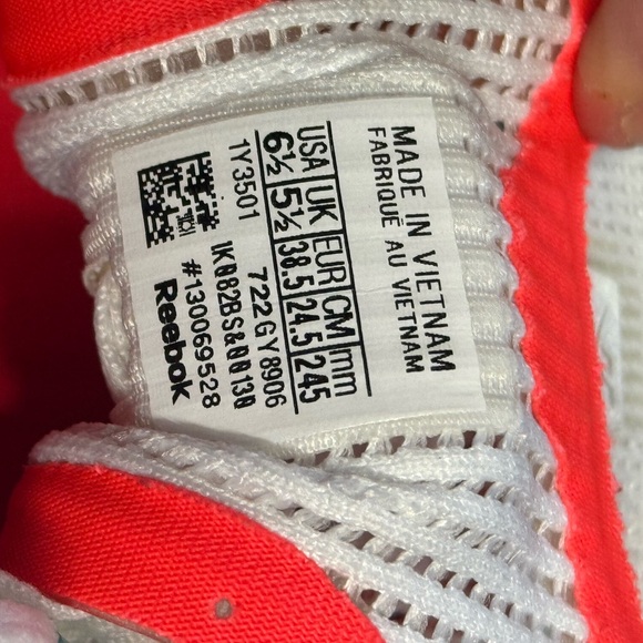 Reebok froning x2 new without tags. Never worn. - Picture 4 of 4